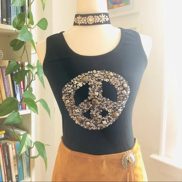 Peace Sign Embellished Tank Top - Picture 4 of 7
